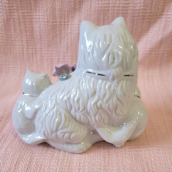 Vintage Beautiful Porcelain Persian Cat Mama with Kittens - Picture 4 of 9